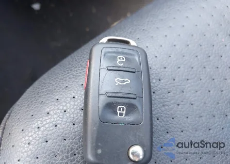 2014 Volkswagen Jetta 1.8T Se z USA, uszkodzony, nr VIN 3VWD07AJ6EM273611